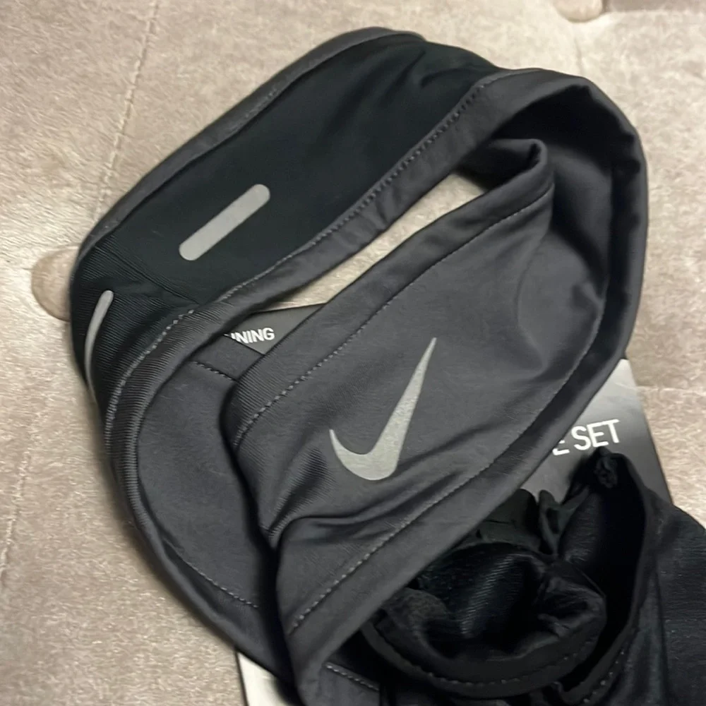 Nike dry women’s headband and glove set, size XS/S, new